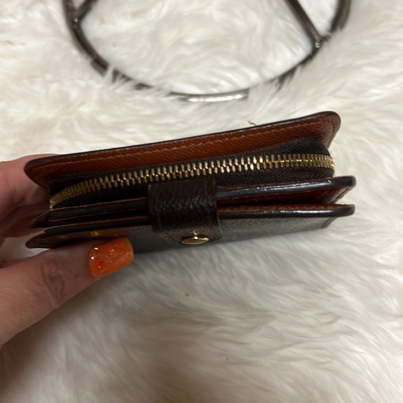 LOUIS VUITTON
LV Monogram Zippy Compact Wallet - Picture 4 of 10
